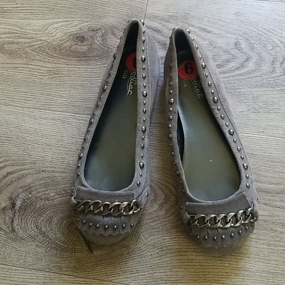 Zodiac Gray Flats
